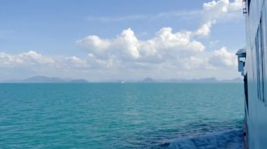 Güzel dalgalı denizin sakin görüntüleri.