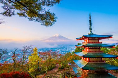 Dağ fuji chureito pagoda akçaağaç ağaç yaprak sonbahar sezonu Yamanashi Japonya çevresinde ile güzel manzara