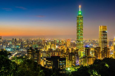 Güzel manzara ve cityscape taipei 101 yapı ve Mimarlık twilight ve gece Tayvan City