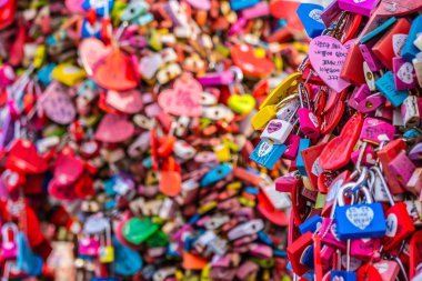 Seoul, Güney Kore 6 Aralık 2018: Seul Kulesi ile namsan dağda aşk anahtarıdır Kore landmark biri