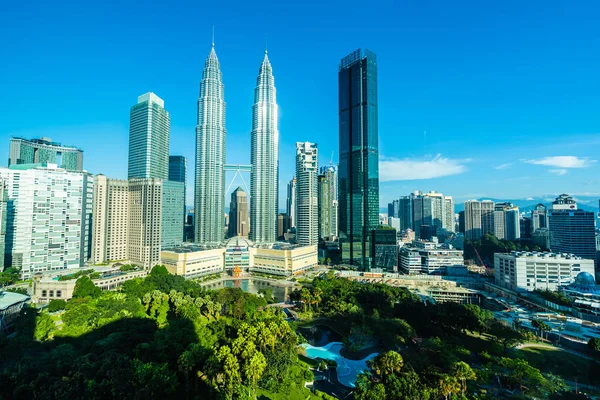 Прекрасної Архітектури Будівлі Зовнішніх Місто Куала Лумпурі Skyline Білі Хмари — стокове фото