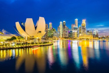 Singapur, 21 Ocak 2019: gökdelen marina defne Singapur City çevresinde bina güzel mimari