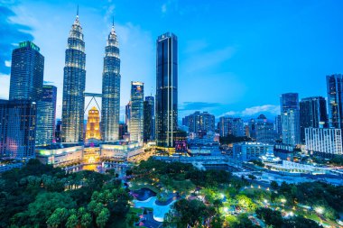 Dış Malezya Kuala Lumpur City seyahat alacakaranlık gece için bina güzel mimari