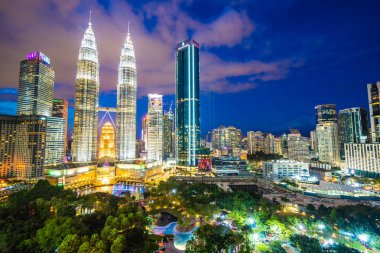Dış Malezya Kuala Lumpur City seyahat alacakaranlık gece için bina güzel mimari