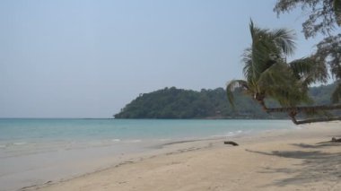 Güzel dalgalı denizin sakin görüntüleri.