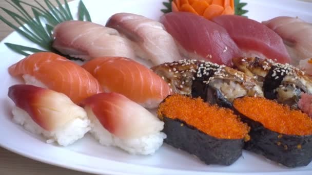 Zbliżenie Zdjęcia Pysznego Sushi Stole — Wideo stockowe