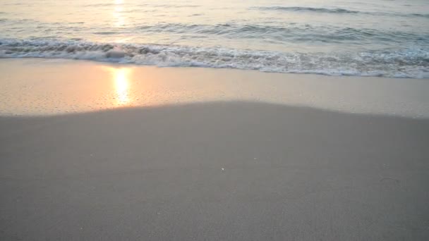 Спокійне Фото Красивого Хвилястого Моря Заході Сонця — стокове відео