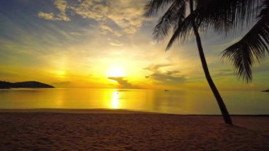 günbatımı güzel dalgalı denizde sakin görüntüleri