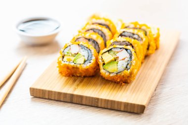 California maki suşi rulo