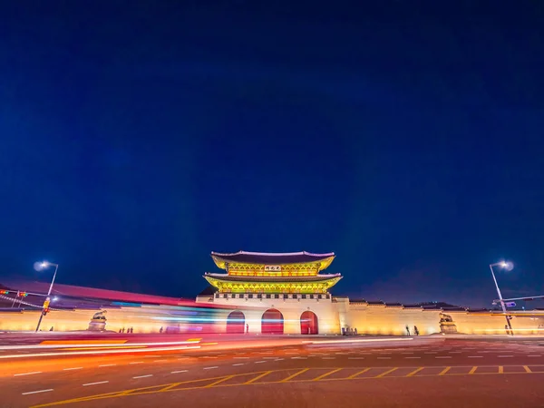 Beau bâtiment d'architecture du palais gyeongbokgung — Photo