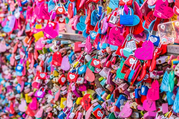 Seoul, Korea Południowa 6 grudnia 2018 r.: miłość klucz na góry namsan — Zdjęcie stockowe