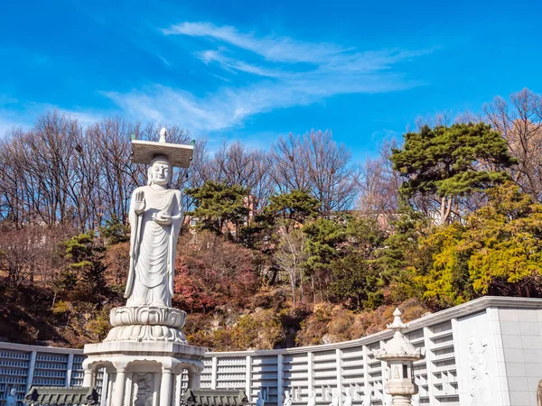 Bela estátua do budismo no Templo de Bongeunsa — Fotografia de Stock