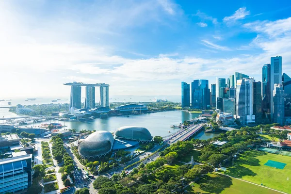 Beau bâtiment d'architecture extérieur paysage urbain à Singapour — Photo