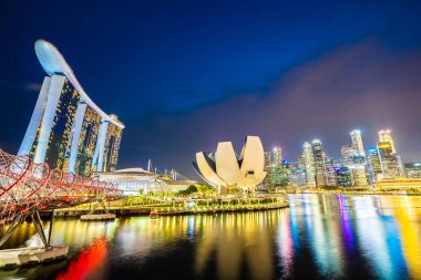 Gökdelen marina defne içinde etrafında bina güzel mimari 