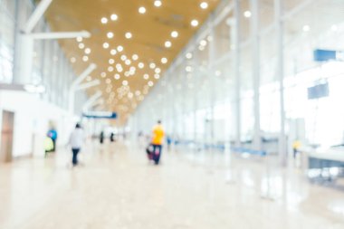 Soyut bulanıklık ve Havaalanı yolcu trans için terminal defocused