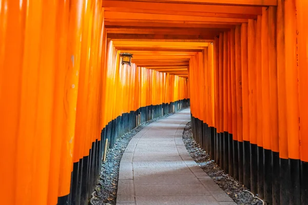 Piękny fushimi inari shrine Rozciągacz w Kioto — Zdjęcie stockowe