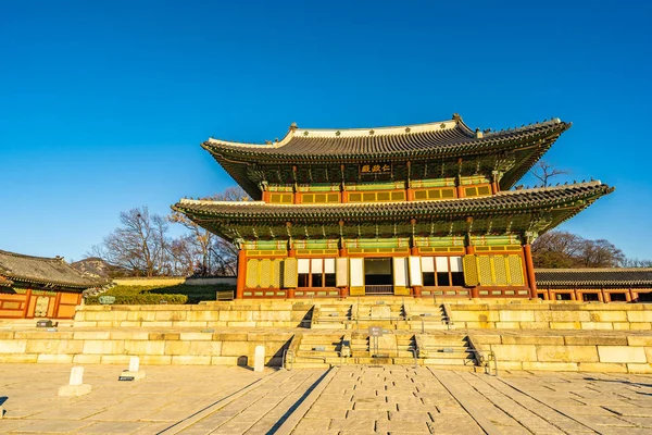 Vacker arkitektur byggnad Changdeokgung palats i Seoul ci — Stockfoto