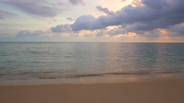 Imagens Tranquilas Belo Mar Ondulado Pôr Sol — Vídeo de Stock