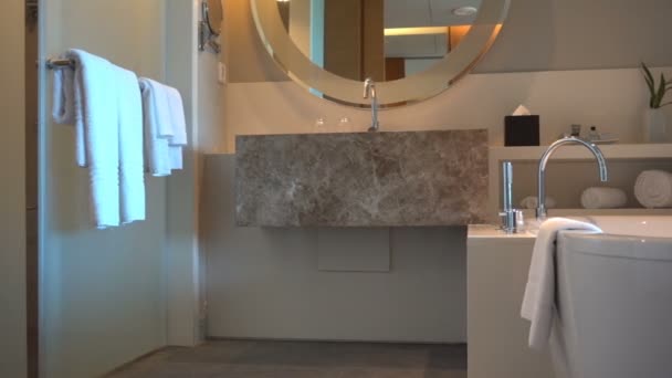 Lüks Tatil Otel Banyo Görüntüleri — Stok video