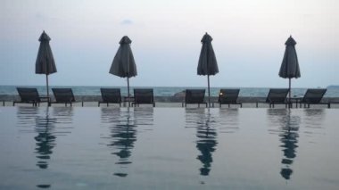 Güzel dalgalı denizin sakin görüntüleri.