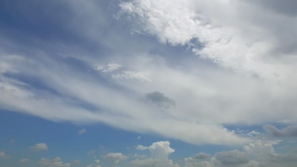 Πλάνα Από Όμορφο Ουρανό Κινούμενα Σύννεφα Χρόνος Λήγει — Αρχείο Βίντεο