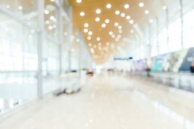 Soyut bulanıklık ve Havaalanı yolcu trans için terminal defocused