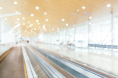 Soyut bulanıklık ve Havaalanı yolcu trans için terminal defocused