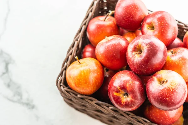 Red apple in basket — Stock Photo, Image