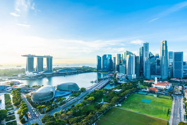 Hermoso edificio de arquitectura exterior paisaje urbano en Singapur — Foto de Stock