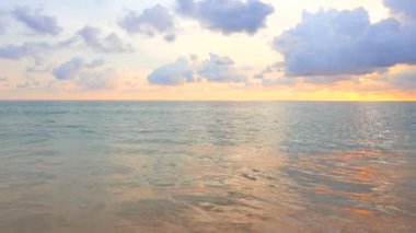 günbatımı güzel dalgalı denizde sakin görüntüleri