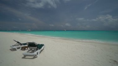 Güzel dalgalı denizin sakin görüntüleri.