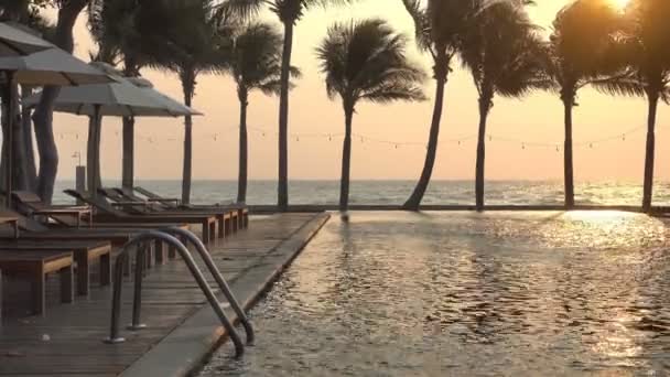 夕日の美しい波状の海の静かな映像 — ストック動画