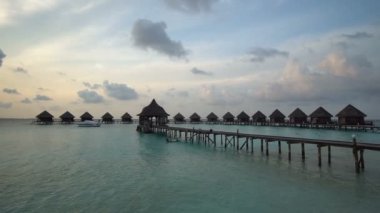 günbatımı güzel dalgalı denizde sakin görüntüleri