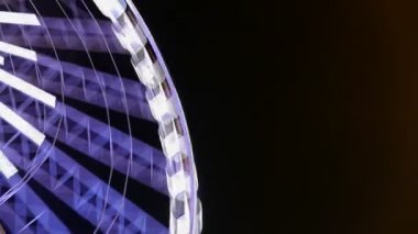gece eğlence festivali parkta Dönme dolap doğal görüntüleri