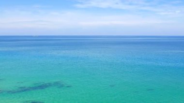 Güzel dalgalı denizin sakin görüntüleri.