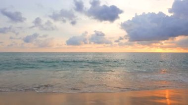 günbatımı güzel dalgalı denizde sakin görüntüleri