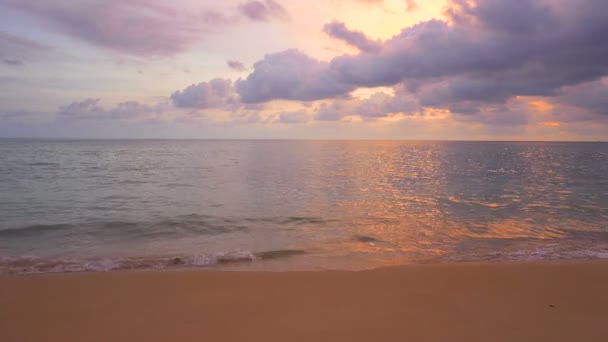 Imágenes Tranquilas Hermoso Mar Ondulado Puesta Del Sol — Vídeos de Stock