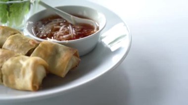 masada lezzetli Çin kavrulmuş börek yakın çekim görüntüleri