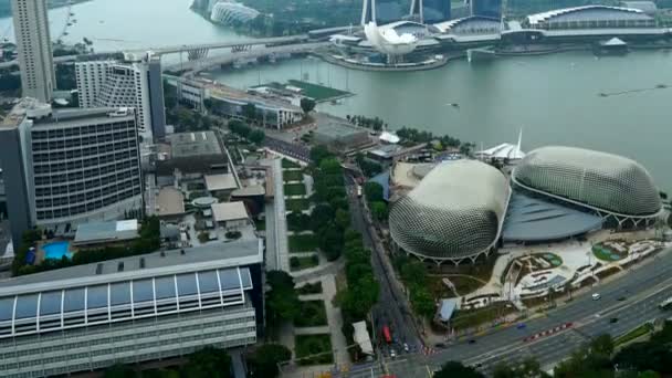 シンガポール市のマリーナ湾周辺の近代的な建物の空中映像 — ストック動画