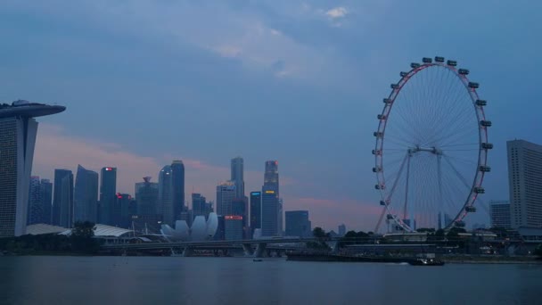 Singapur Şehrinde Marina Koyu Çevresindeki Modern Binaların Havadan Görüntüleri — Stok video
