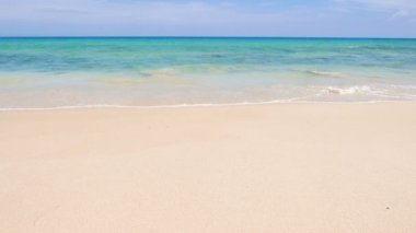 Güzel dalgalı denizin sakin görüntüleri.