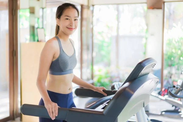 Genç Asyalı Kadın Portre Güzel Egzersiz Fitness Ekipmanları Için Iyi — Stok fotoğraf
