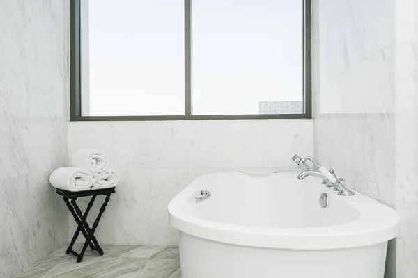 Hermosa Decoración Bañera Blanca Limpia Lujo Interior Del Baño —  Fotos de Stock