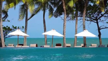 Güzel dalgalı denizin sakin görüntüleri.