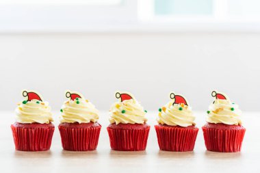 Cupcake kırmızı kadife ile şekerli tatlı