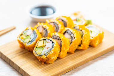 California maki suşi rulo