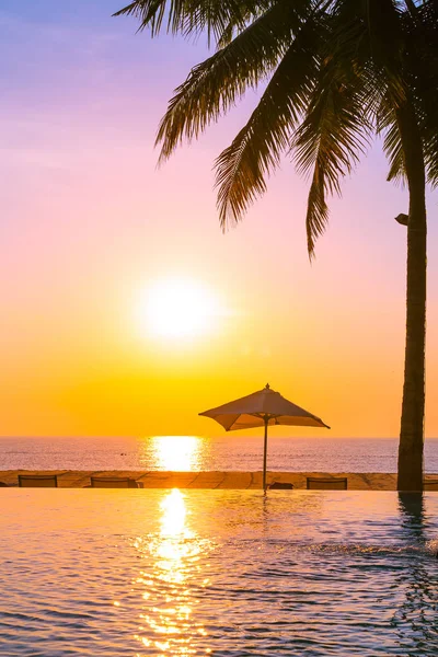 Şemsiye Şezlong Otel Tatil Relax Seyahat Tatil Gündoğumu Veya Günbatımı — Stok fotoğraf