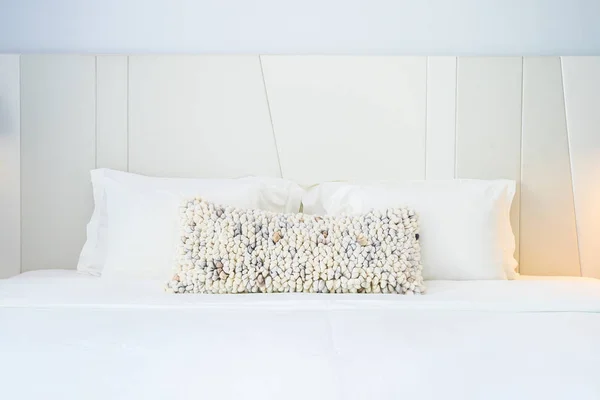 Travesseiro Branco Cobertor Decoração Cama Interior Quarto Luxo Bonito — Fotografia de Stock
