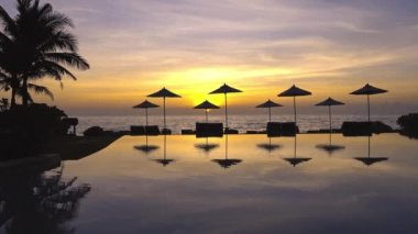 günbatımı güzel dalgalı denizde sakin görüntüleri