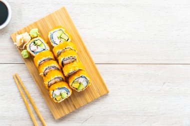 California maki suşi rulo